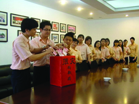 四川汶川發(fā)生7.8級(jí)地震，全體橙樹人第一時(shí)間行動(dòng)起來(lái)