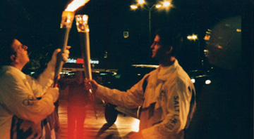 2008年8月，全體橙樹人參與奧運 圣火傳遞活動，身體力行支持奧運。